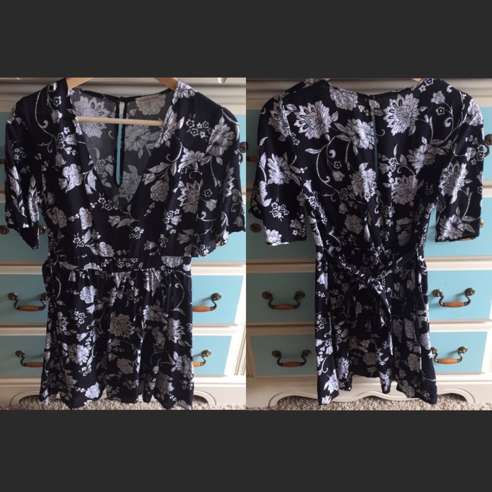 SOLD! Cute floral print summer dress